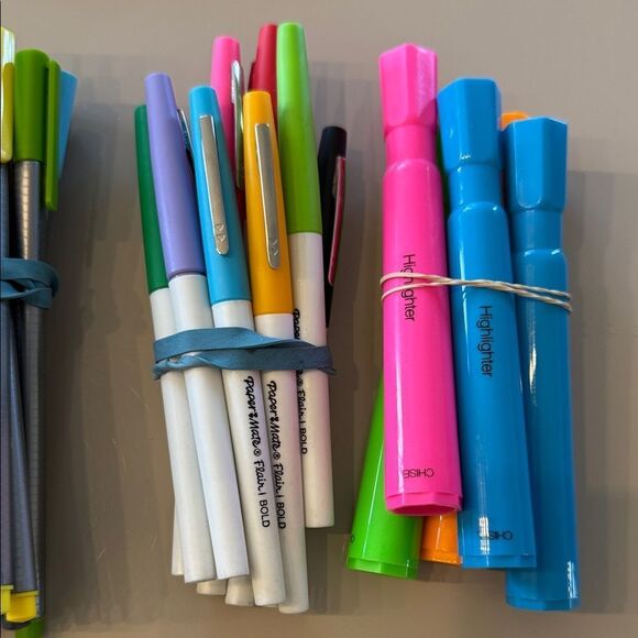 Multicolor Pen Set for Creative Projects - Picture 2 of 6